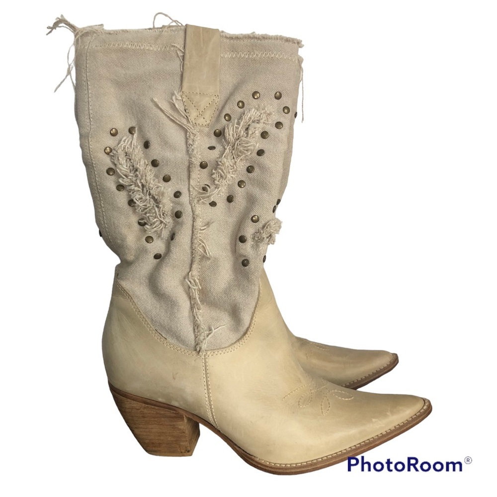 PENNY LOVES KENNY Hold Up distressed studded cream colored western boots